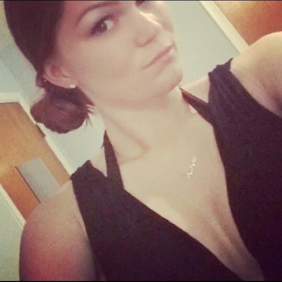 Meet your Posher, Kelly - Picture 3 of 4